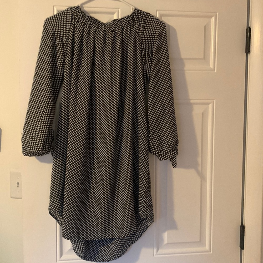 Express dress size M can be worn off or on the shoulder worn once